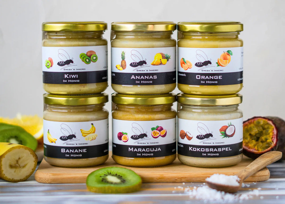 Honigsüßer exotischer Geschmack mit Kiwi, Ananas, Orange, Banane, Maracuja und Kokosraspel im Honig