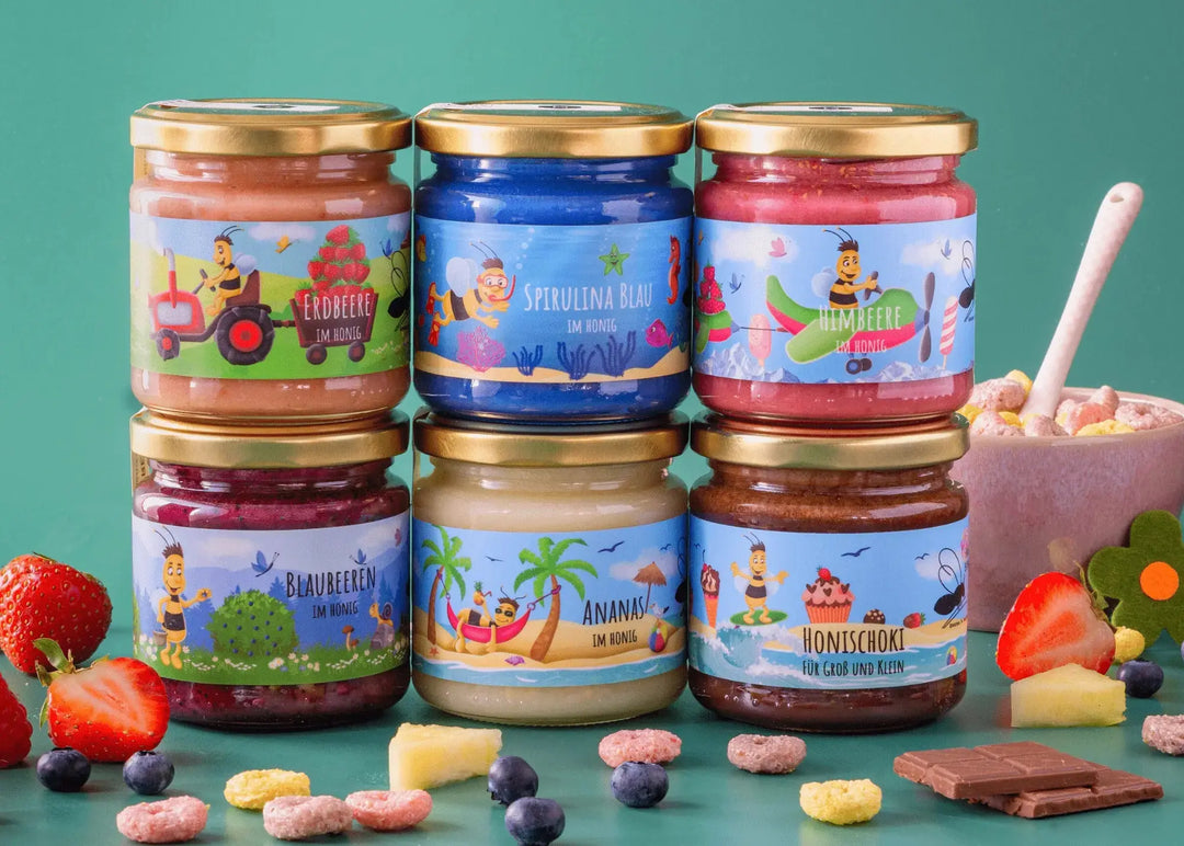 Gesunde Kinderhonige für Kinder mit detailverliebten kindlichen Etiketten machen diesen Honig für Kinder so beliebt. Farbenfrohe regionale Honigspezialitäten direkt vom Imker.