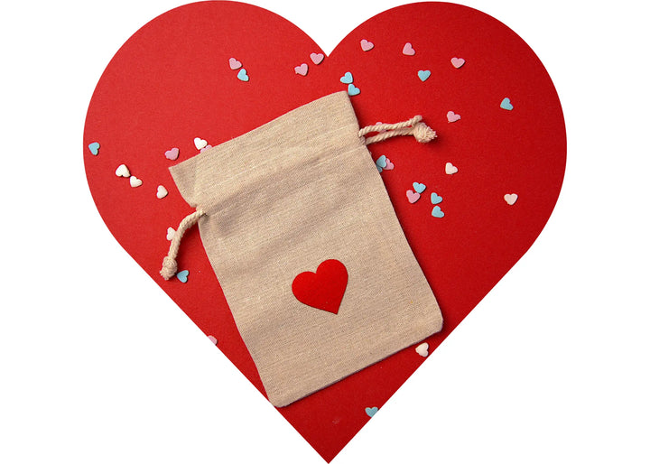 Leinensäckchen mit Herz zum Valentinstag