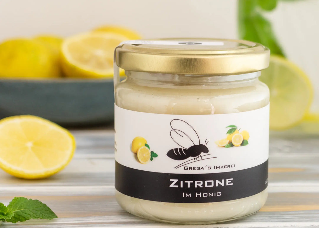 Zitrone im Honig perfekt für eine heiße Zitrone mit Honig