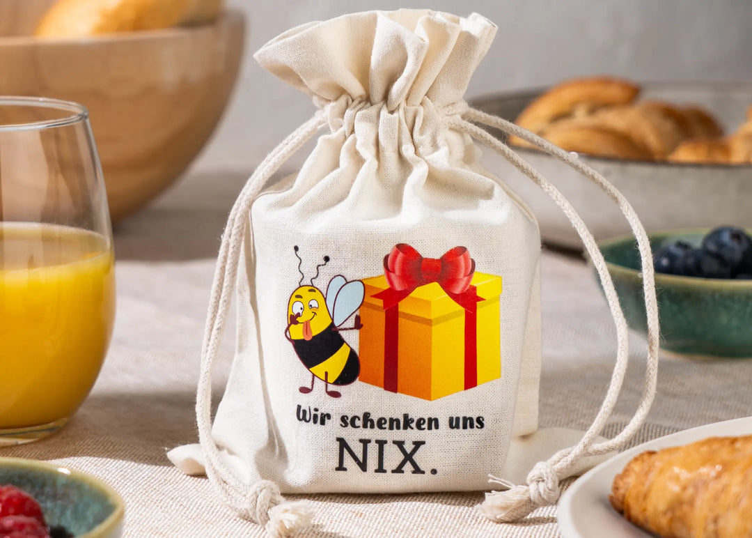 Säckchen mit der Aufschrift: Wir schenken uns NIX.