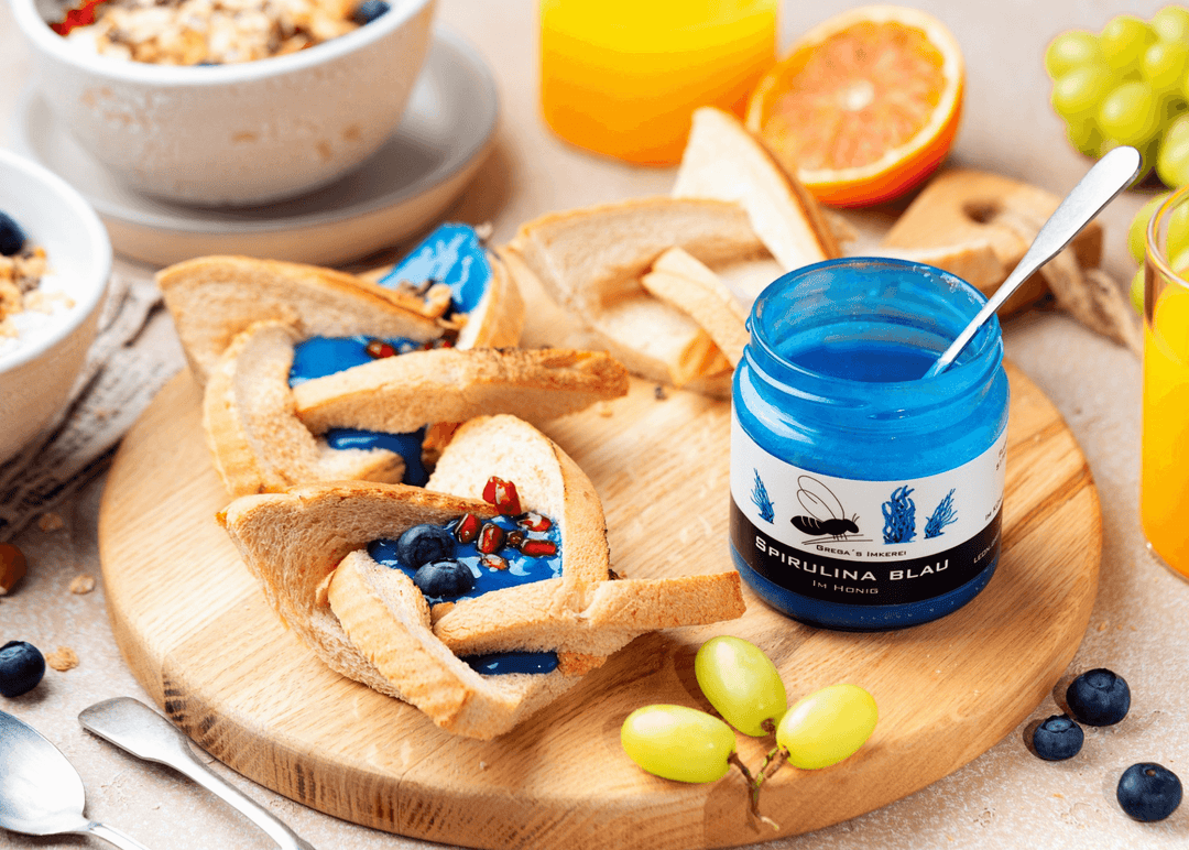 Blauer Honig direkt vom Imker Spirulina Blau im Imkerhonig 