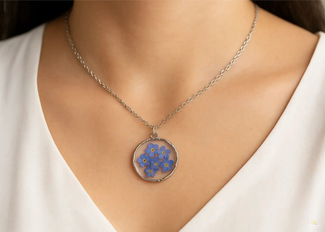 Blaue Blumenkette