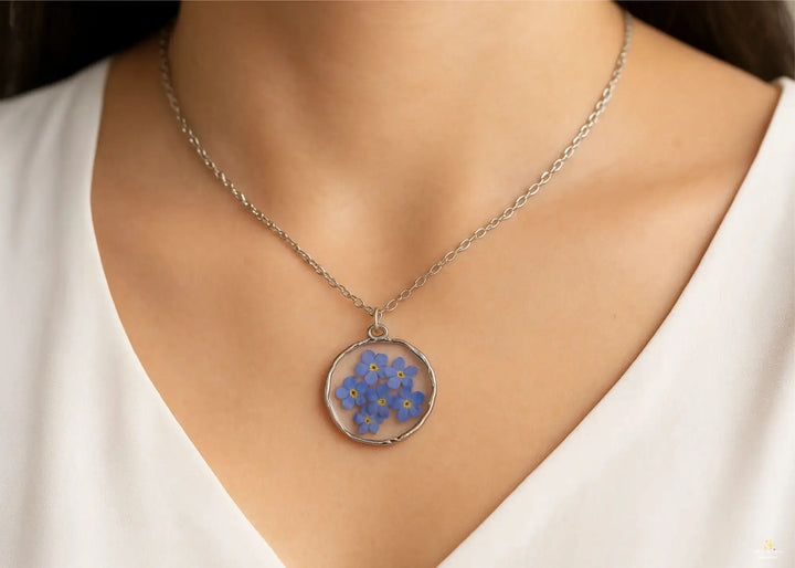 Blaue Blumenkette
