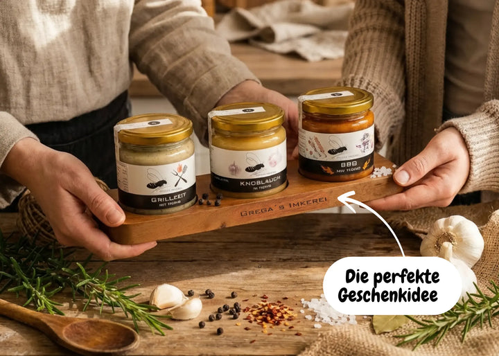 Servierbrett mit Honig