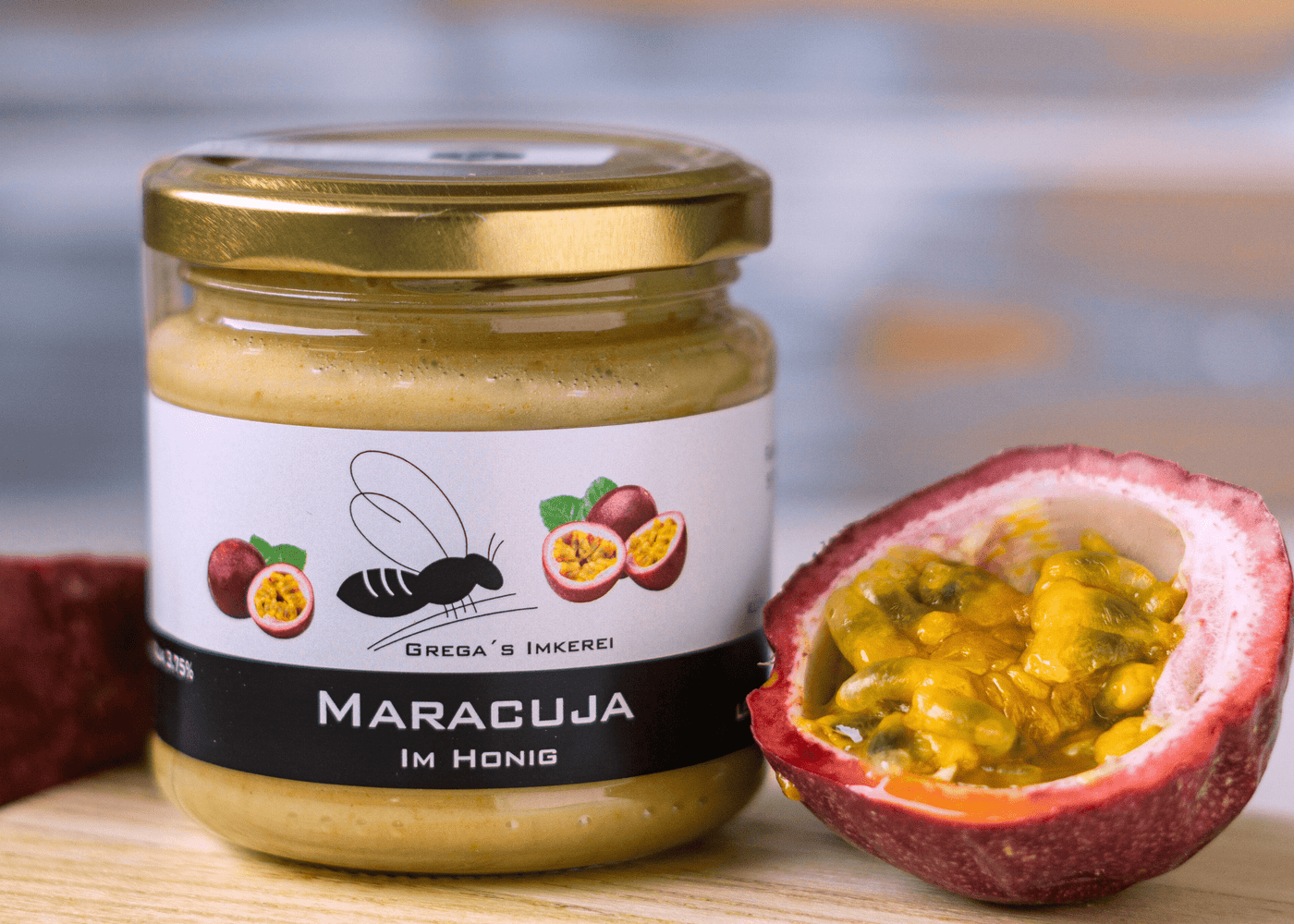 Maracuja im Honig Exoticher Honig mit Fruechten