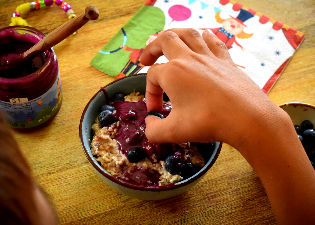 Kinderhonig mit Blaubeere im Honig für Kinder