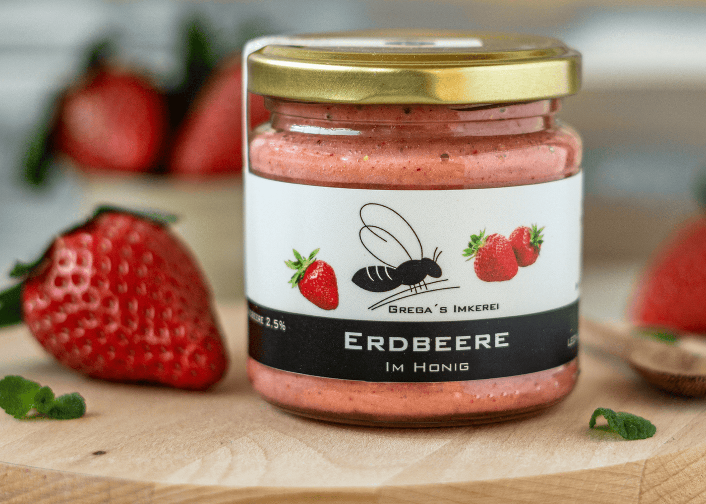 Erdbeere in Honig von Grega´s Imkerei aus der nähe